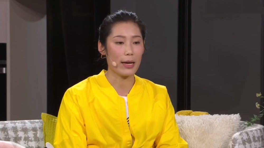 美女扒开下面让男生舔